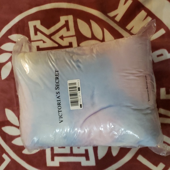 VS PINK TYE DYE SHERPA BLANKET NIP